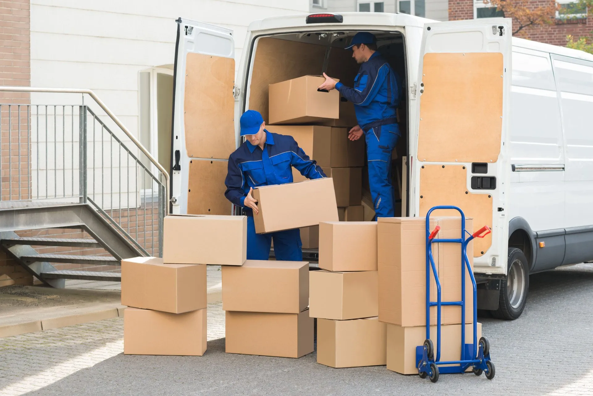 6 Reasons to Hire Professional Movers